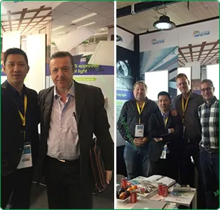 Ce RoHS 120lm/W 18W T8 LED Tube Light with Rotating Cap